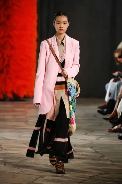Look 16